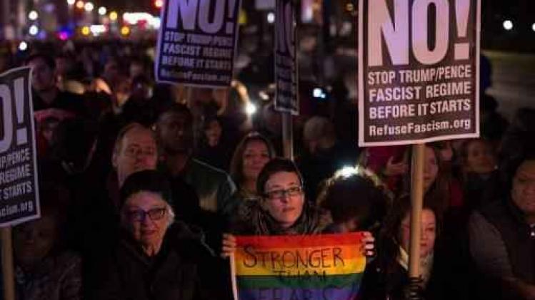Eedaflegging Trump - Duizenden mensen op straat in New York tegen Trump